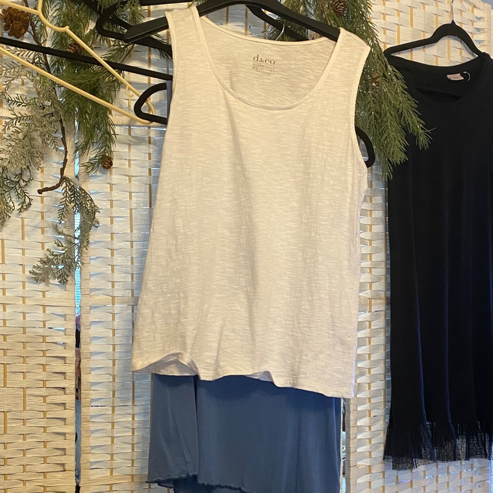 LOGO by Lori Goldstein Cream Scoop Neck Tank Top